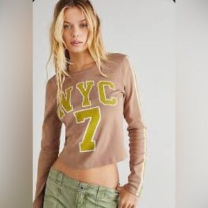 Free People / Daydreamer Shrunken Brown Long Sleeve Top with Yellow NYC Print